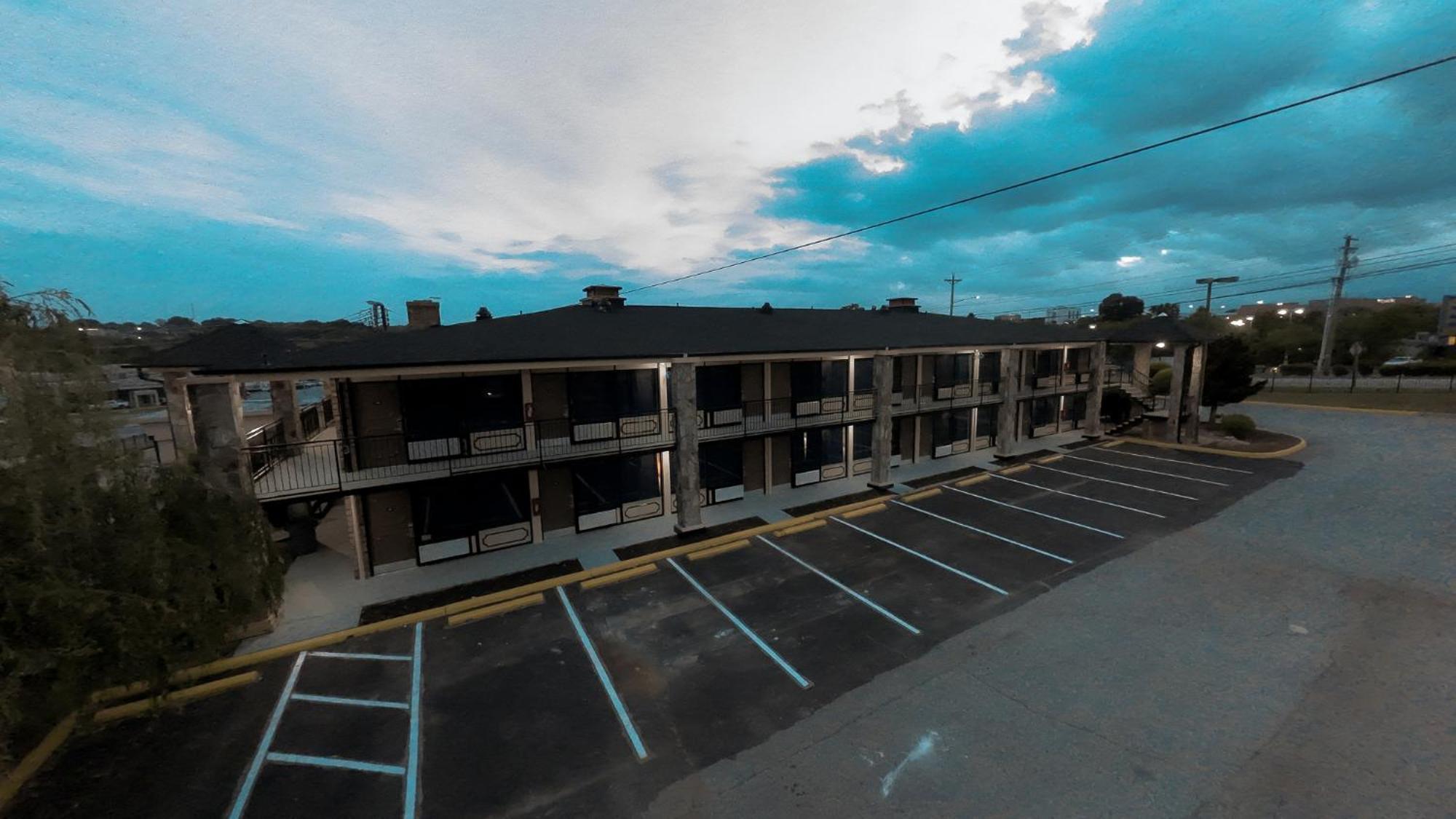 Riverside Inn & Suites By Oyo Danville Ceaser Casino Exterior photo